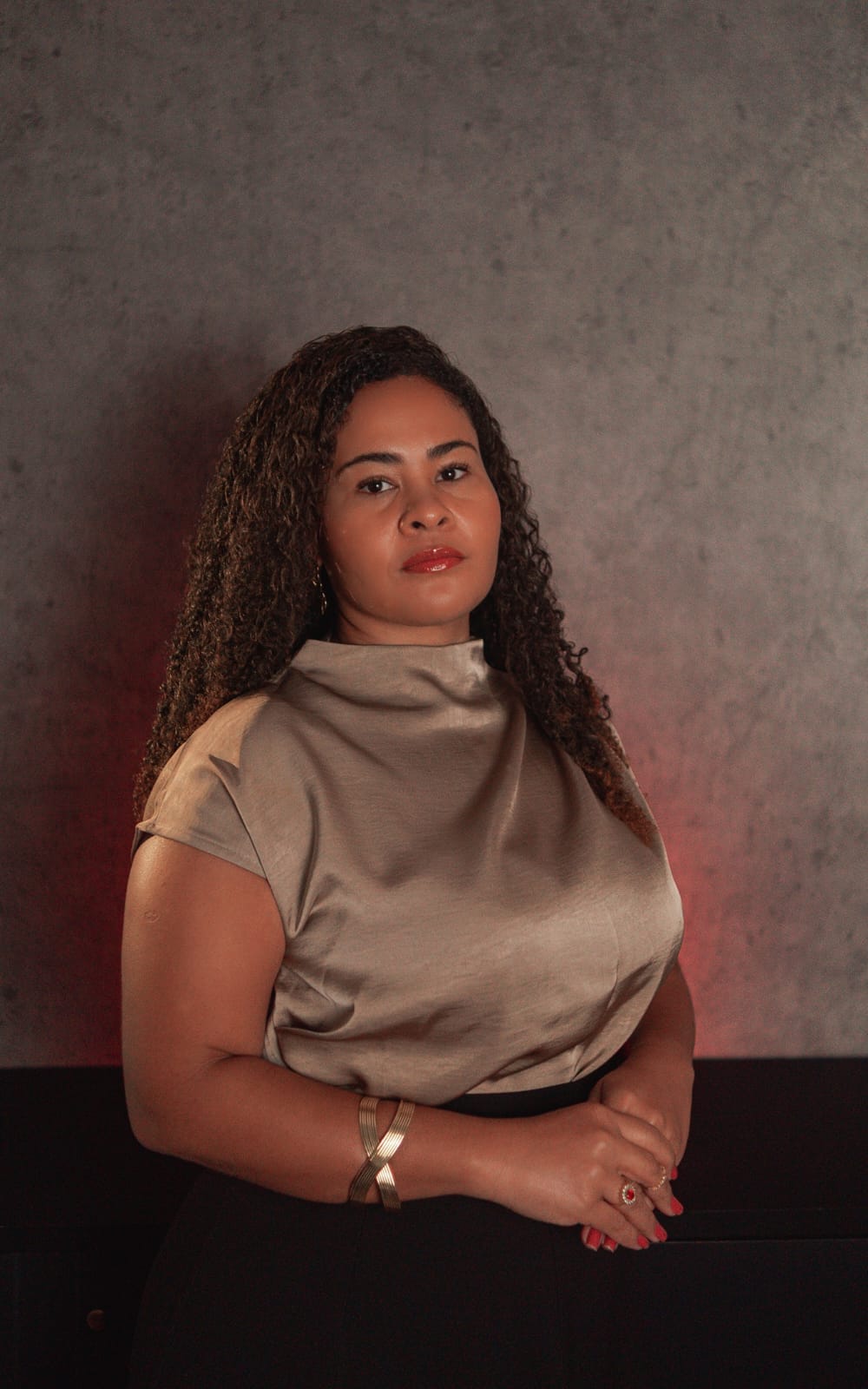Retrato da Dra. Marcela Paixão, advogada sócia-fundadora da Paixão Lopes Advogados Associados